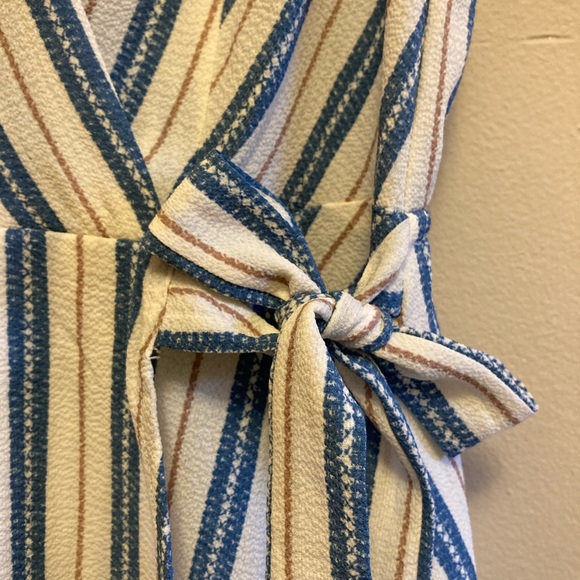 Striped tie-front blouse - Picture 3 of 4